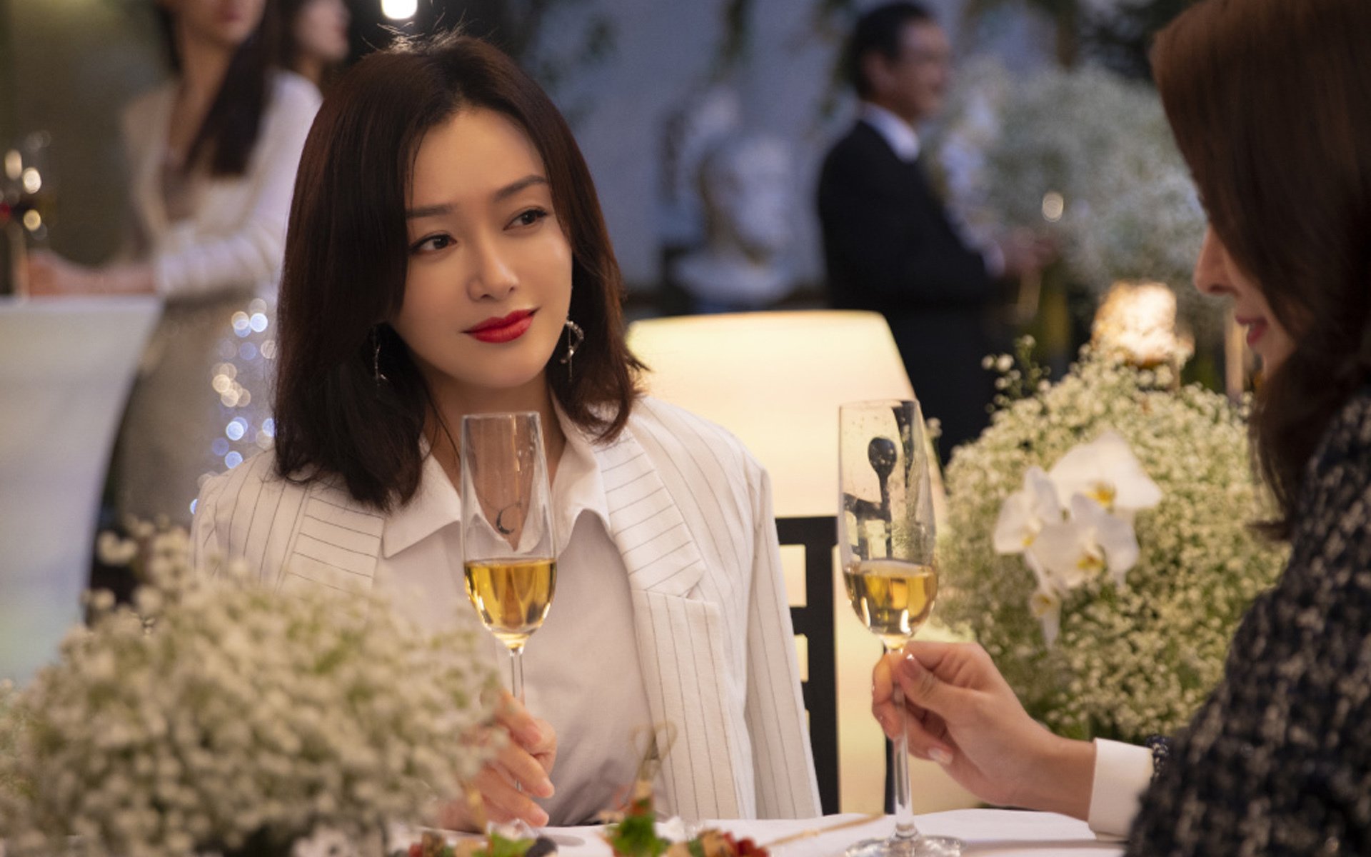 Leyu Sports (乐鱼体育)-防守切断传球线路的顶级战术，传球碰到防守球员越位吗